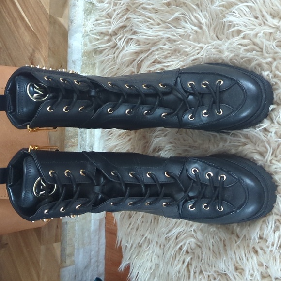 Michael Kors Yvonne Boots - Picture 4 of 9